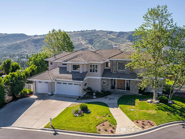 11300 Highridge Ct — Photo 2