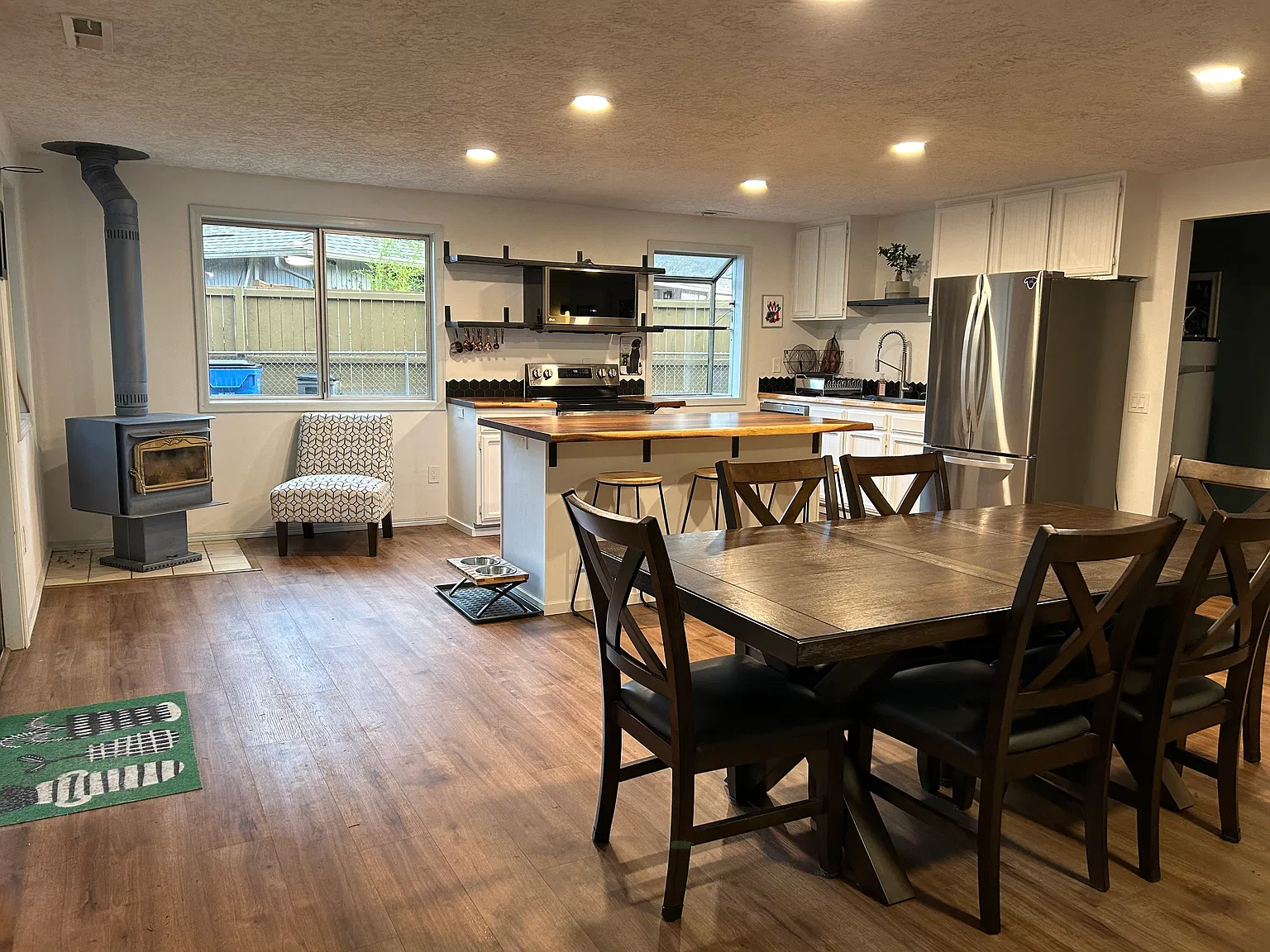 3 bed, 1348 sqft, $2,495 — Photo 2