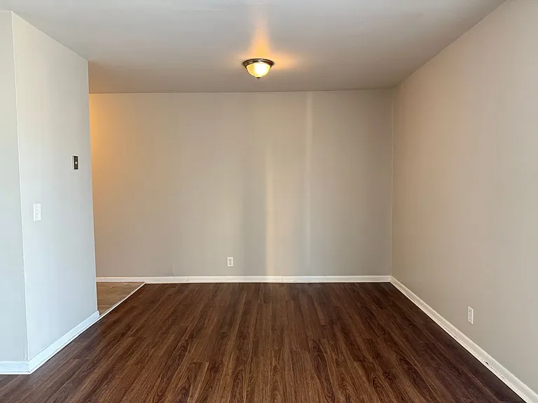 Executive House Apartments — Photo 63