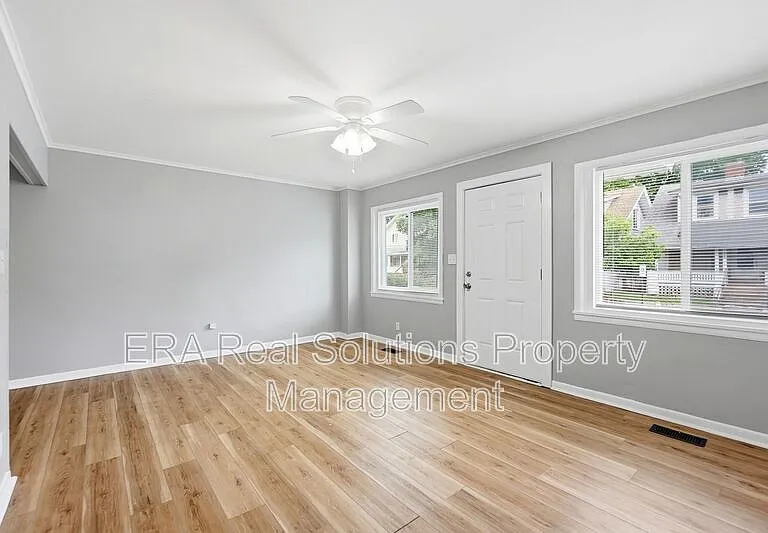 361 S Harris Ave #A — Photo 7