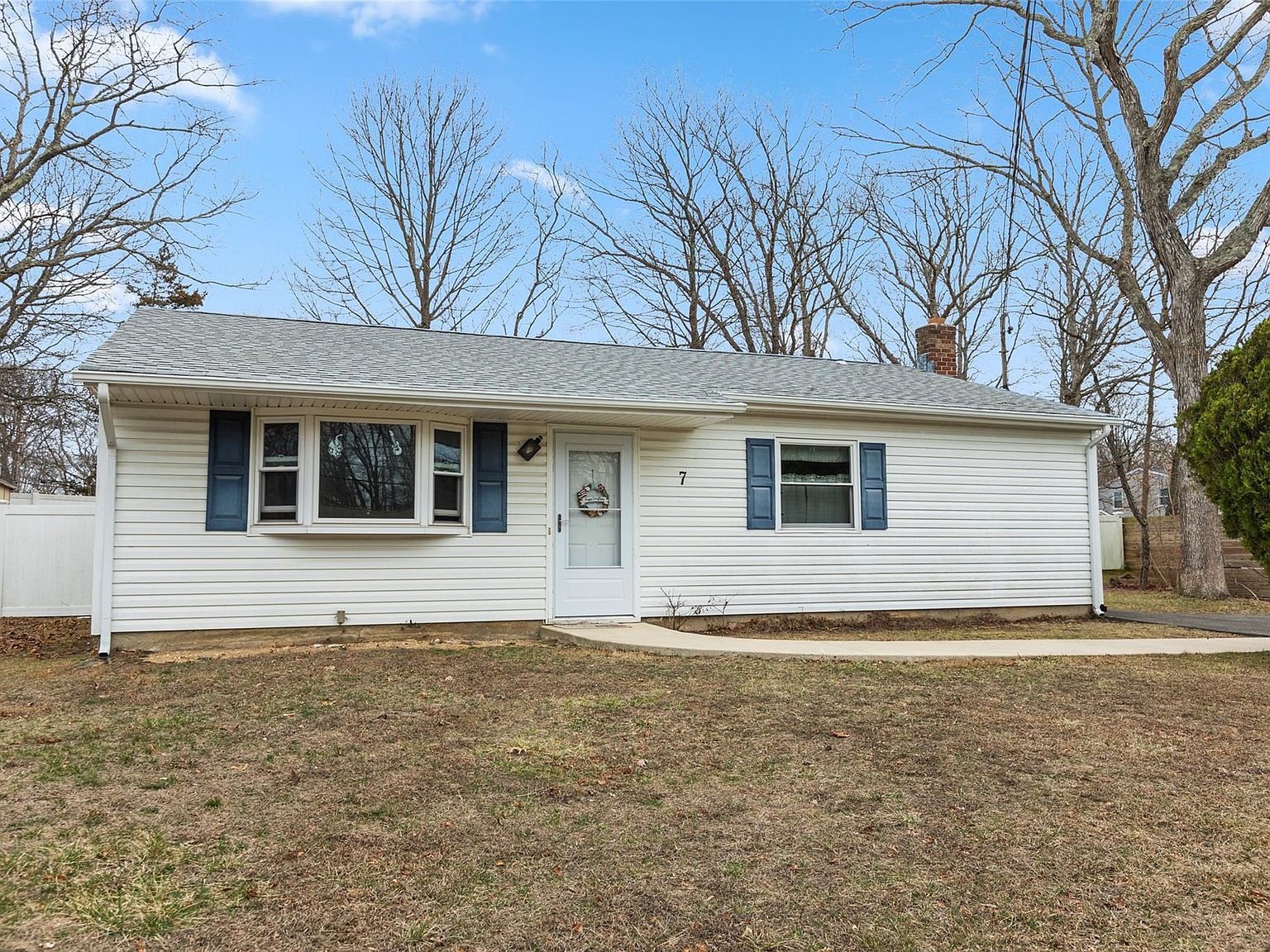 7 Artist Drive, Middle Island, NY 11953 | Zillow 7 Artist Drive, Middle Island, NY 11953 | Zillow