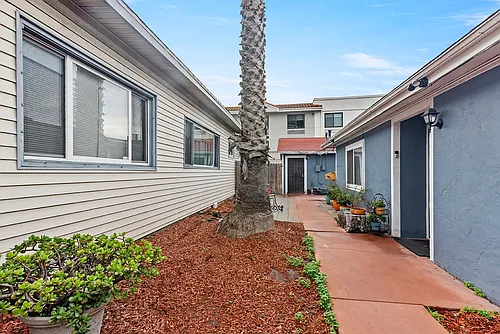 4025 La Salle St Photo 1