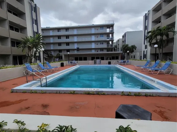 10090 NW 80th Ct, Hialeah Gardens, FL