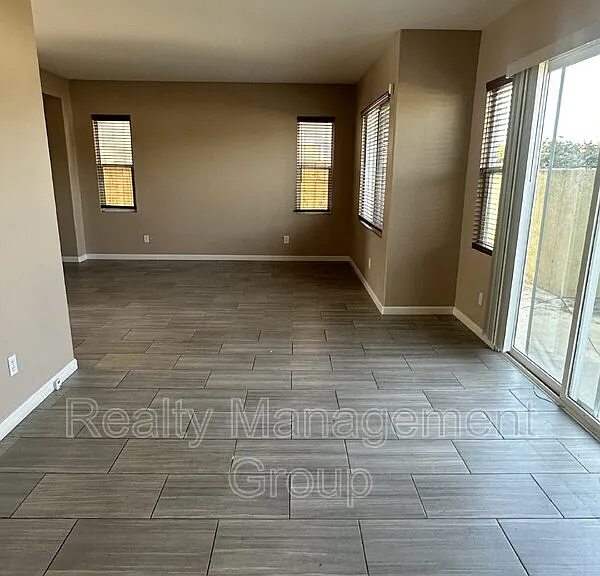 2303 Wisteria Way — Photo 4