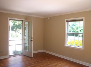 525 Greenvale Rd, Lake Forest, IL 60045