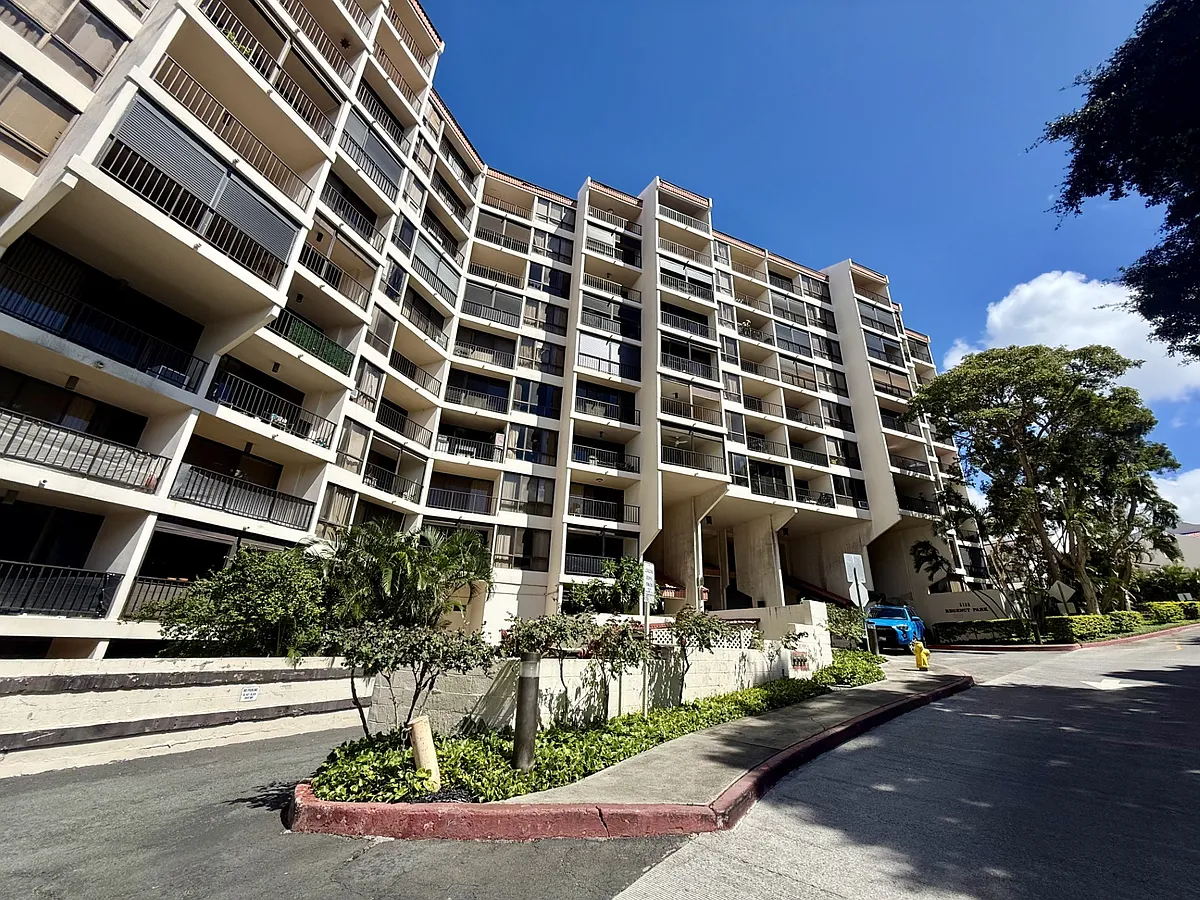 Photo 1 of 12 - 3138 Waialae Ave #609 - Honolulu, HI Primary Photo - 3138 Waialae Ave #609