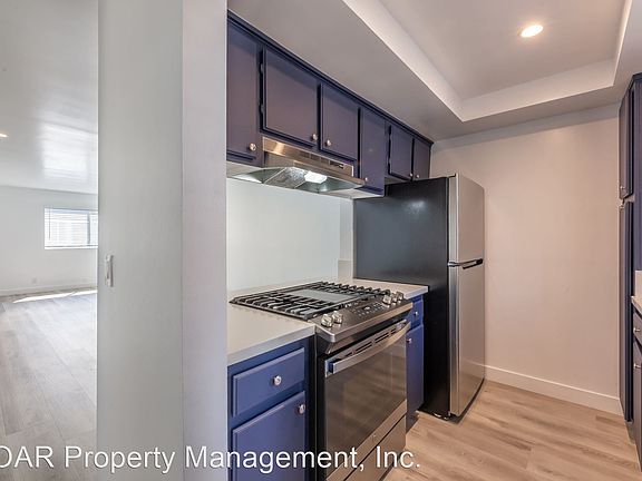 5th image of 1009 E 2nd St #10442867