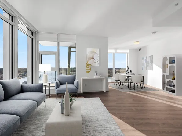 680 Quayside Dr #4008, New Westminster, BC V3M 6Z6