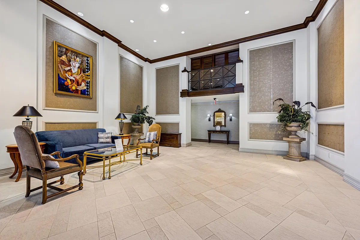 Photo 2 of 13 - 2 Bay Club Dr #PHH - Bayside, NY Building Photo - 2 Bay Club Dr #PHH