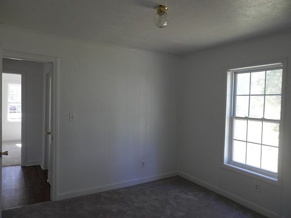 5th image of 20 Kingwood Gardens Dr