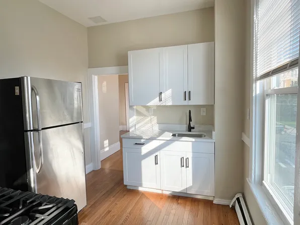 4 Loring Ave, Salem, MA