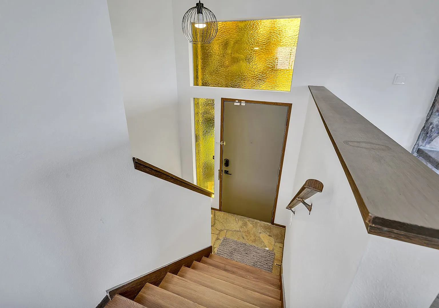 Fully Renovated 3BD Upper Duplex with Garage & Garden in West Seattle — Photo 4