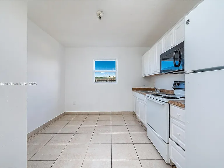 520 SW Krome Ter #1 — Photo 7