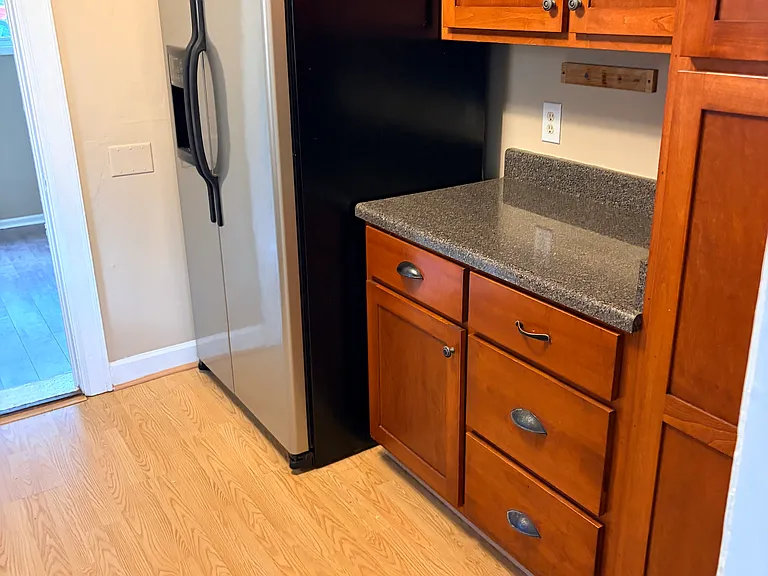 155 Hope Ave — Photo 3