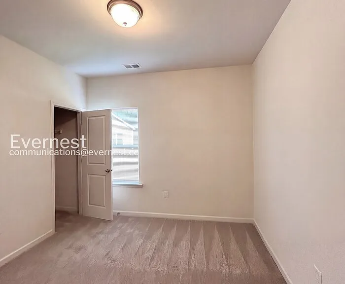 1808 Hemlock Ave — Photo 8