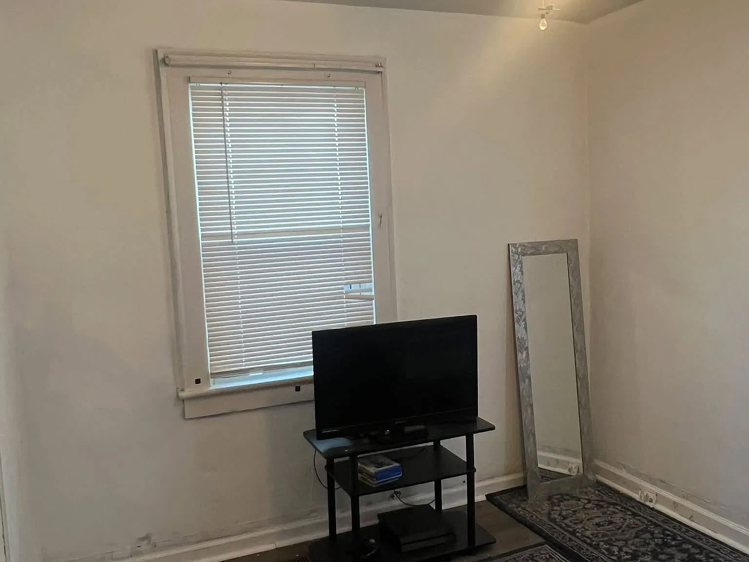3 bed, 1232 sqft, $2,400 — Photo 2