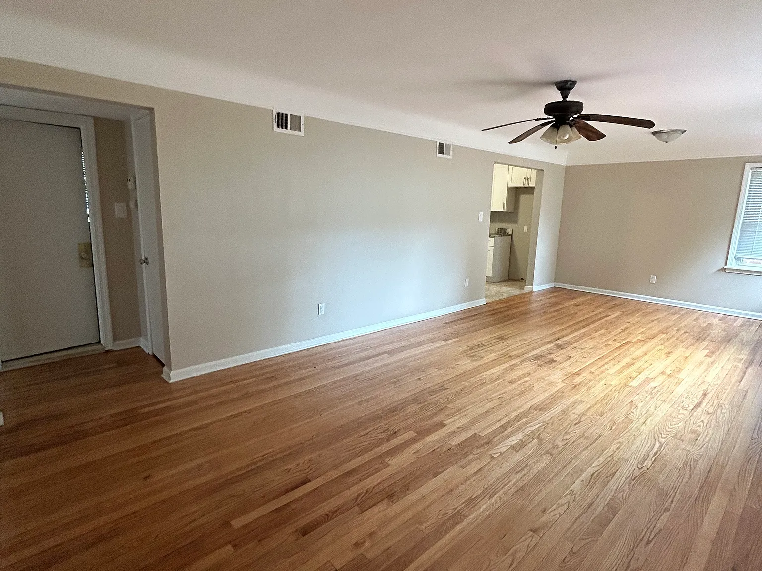 3 bed, 1130 sqft, $1,695 — Photo 3