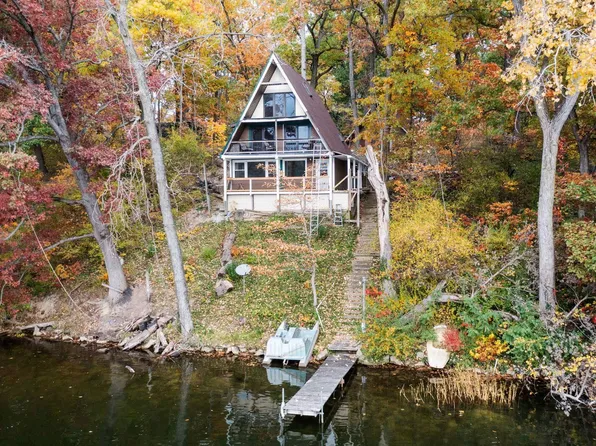 9497 E Promontory Point Dr, Syracuse, IN 46567