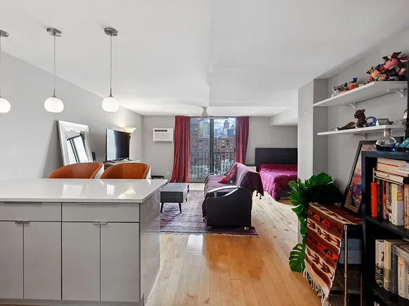 215 E 24th St APT 820, New York, NY 10010