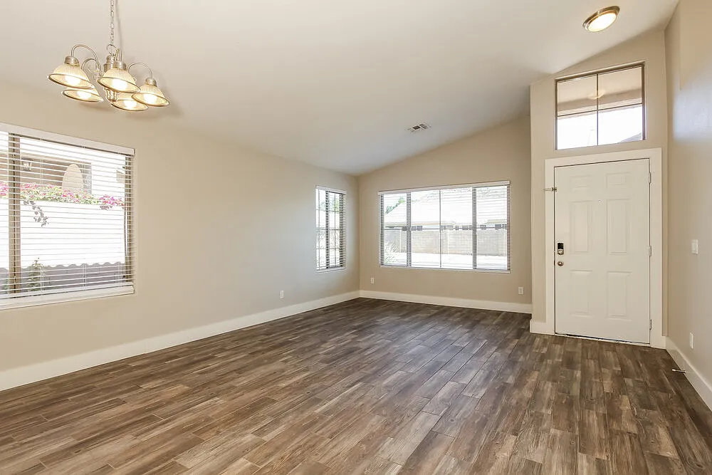 4 bed, 2.0 bath, 1888 sqft, $2,485 — Photo 3