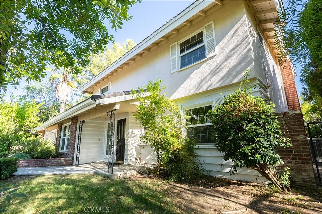 4 bed, 2.5 bath, 2001 sqft, $5,300 — Photo 1