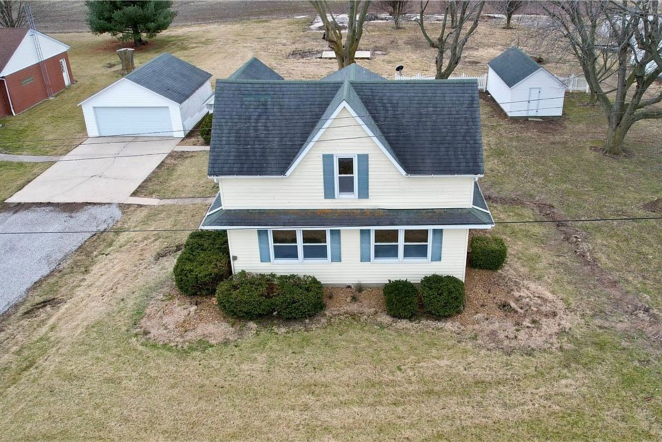 308 W 3rd St, Kinmundy, IL 62880 MLS 6240529 Zillow