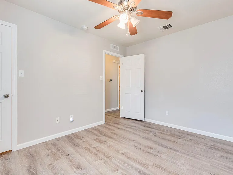 154 Flagstone Trl — Photo 19