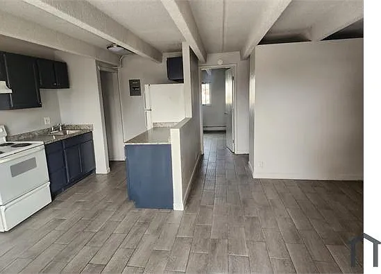 2 bed, 720 sqft, $2,025 — Photo 3