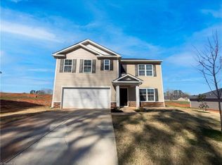 700 Hickory Point Dr, Lexington, NC 27292