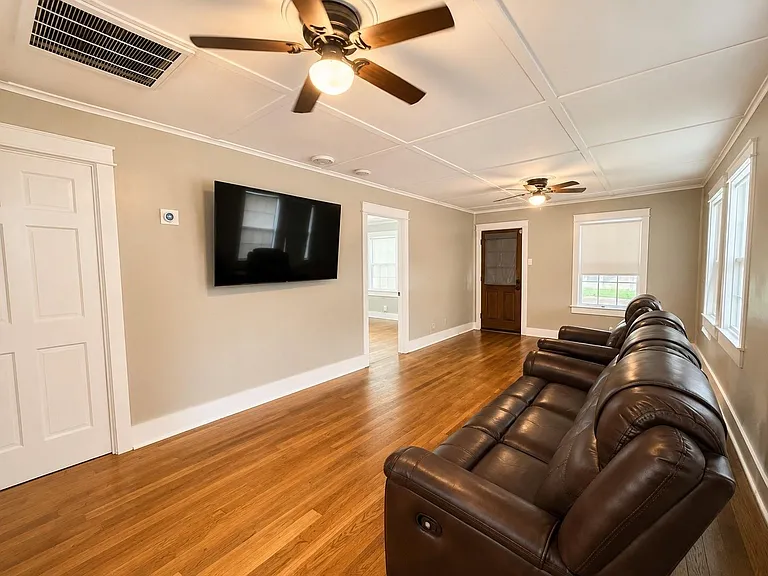 5707 Delfren Ln — Photo 4