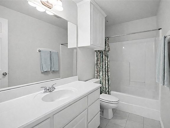 5th image of 111 Karten Ln
