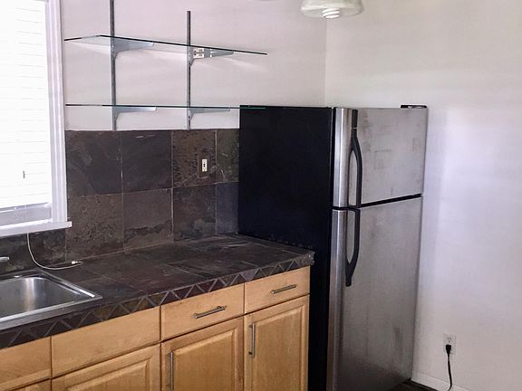 5th image of 1003 Arlington Ave N APT 2