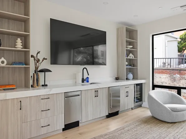 389 Manhattan Avenue image 34 of 38