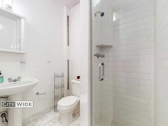 4th image of 104 E 81st St APT 4G