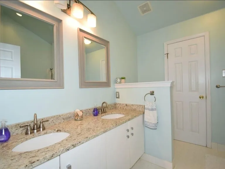 716 Martingale Rd — Photo 14
