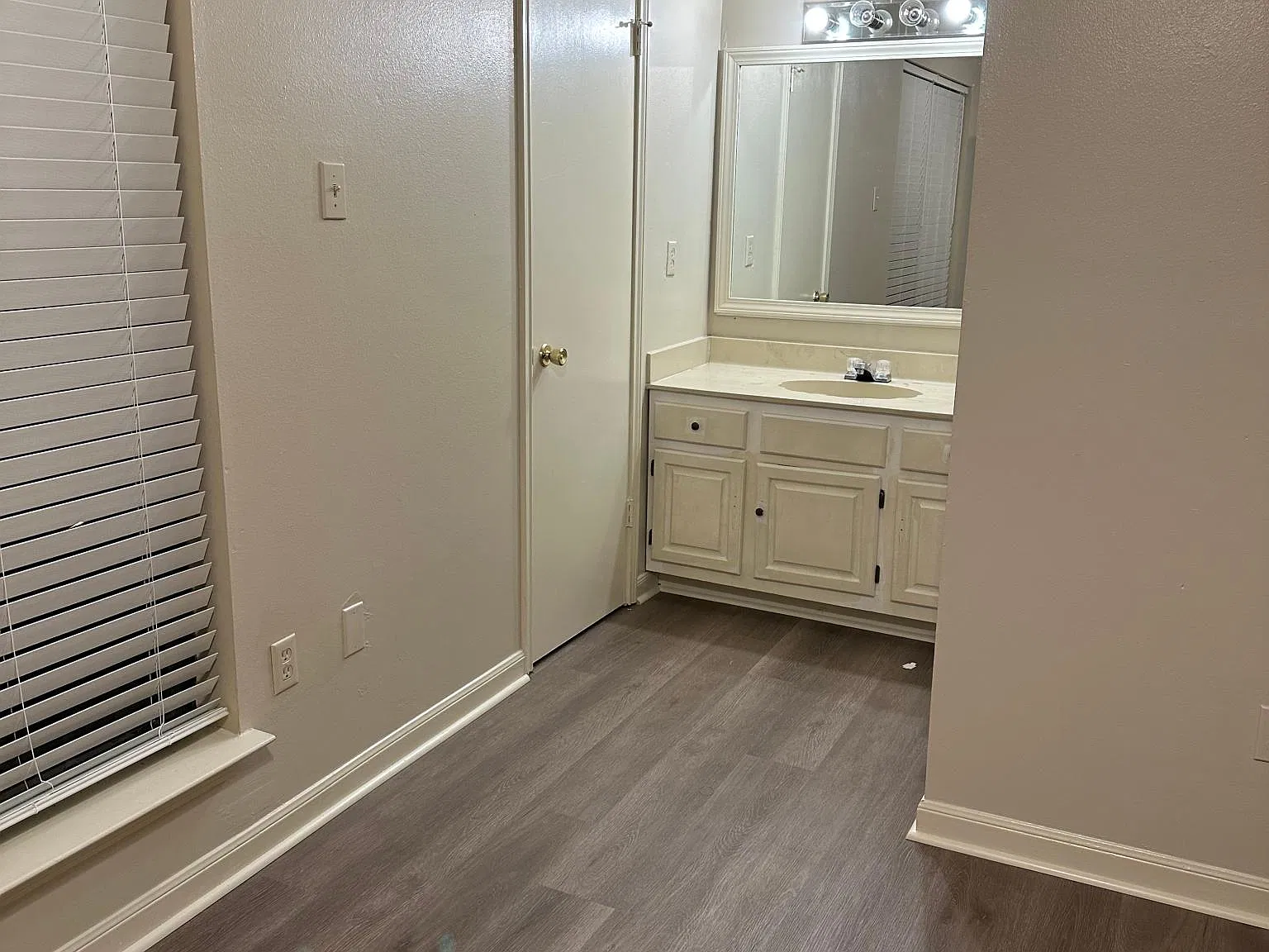 2 bed, 2.5 bath, 1210 sqft, $1,100 — Photo 3