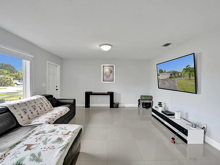 3322 McKinley St — Photo 8