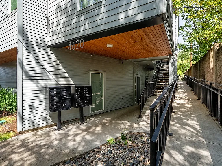 4620 N Maryland Ave #B203 — Photo 15