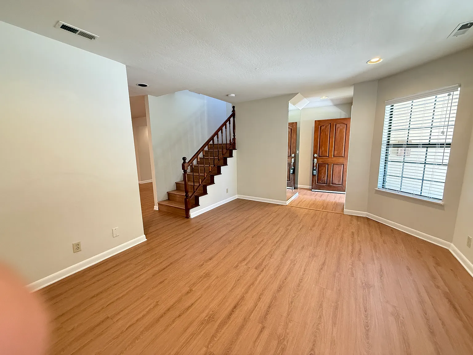 4 bed, 2.5 bath, 2186 sqft, $8,500 — Photo 4
