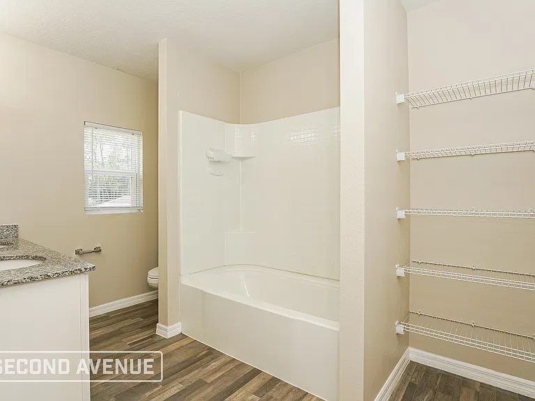 41 Raemoor Dr — Photo 11