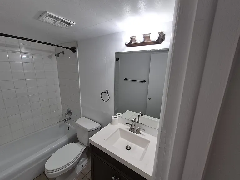 3661 SW 60th Ave — Photo 11