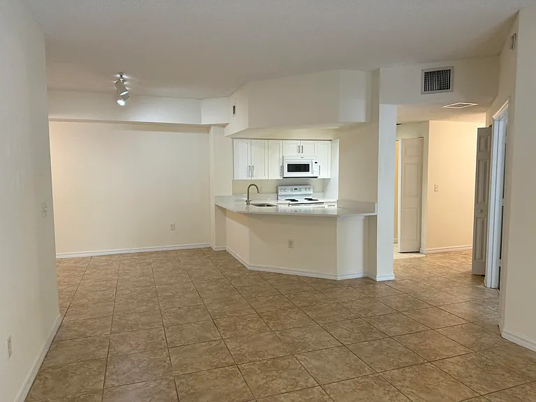 3020 Alcazar Pl #303 — Photo 7