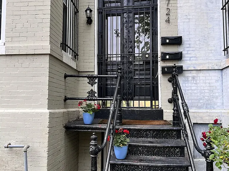 724 5th St NE #B — Photo 8