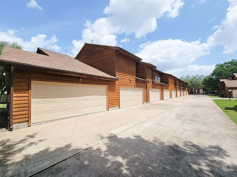 3020 Windchase Blvd — Photo 36