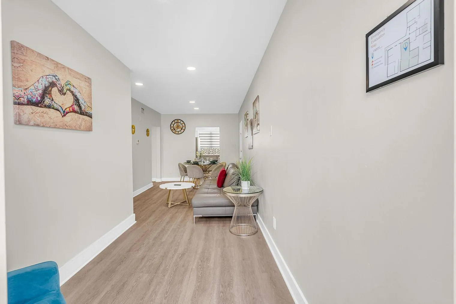 3 bed, 1.0 bath, 1097 sqft, $6,672 — Photo 2