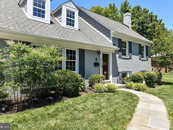 4th image of 8318 Woodacre St