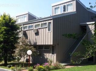 514 Pantigo Rd APT 28, East Hampton, NY 11937