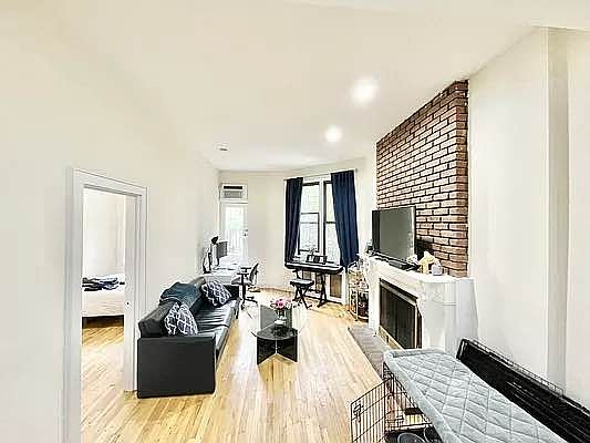 4th image of 105 W 74th St APT 3B
