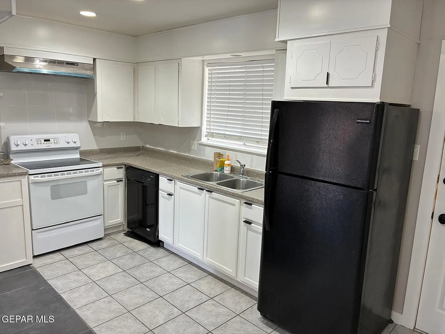 3 bed, 2.0 bath, 1250 sqft, $1,450 — Photo 4