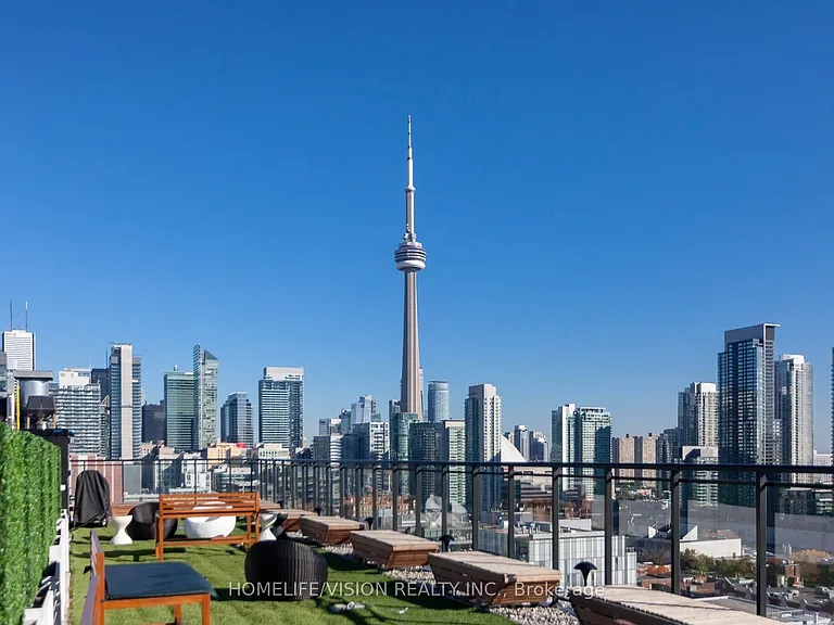 629 King St W #323 — Photo 17